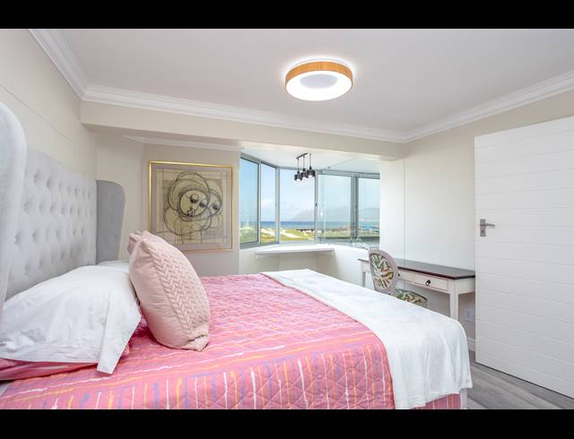2 BEDROOM APARTMENT TO LET IN MUIZENBERG
